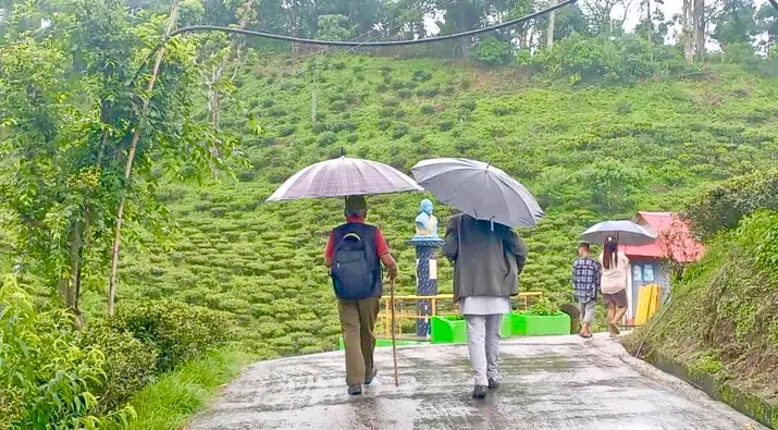 आज यी स्थानमा मेघगर्जन/चट्याङ/हावाहुरी सहित वर्षा